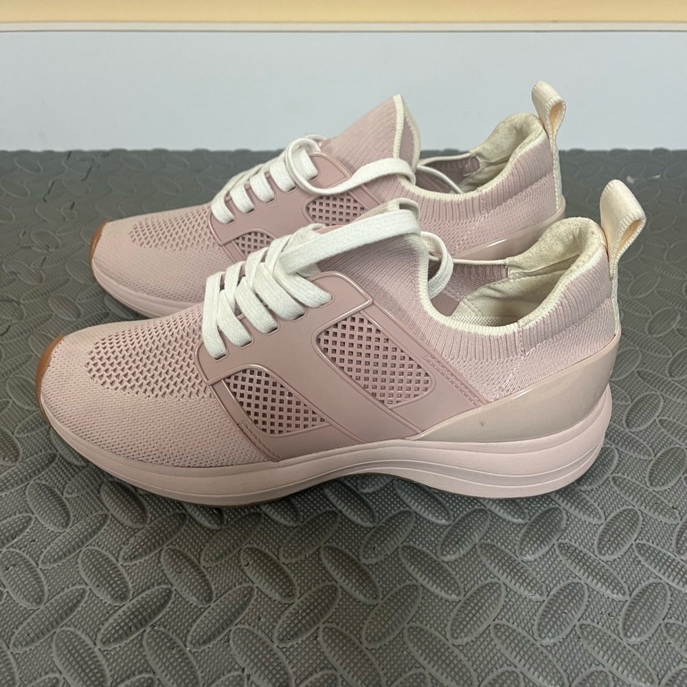 NWOT Tory Burch Women's Pink Sneakers